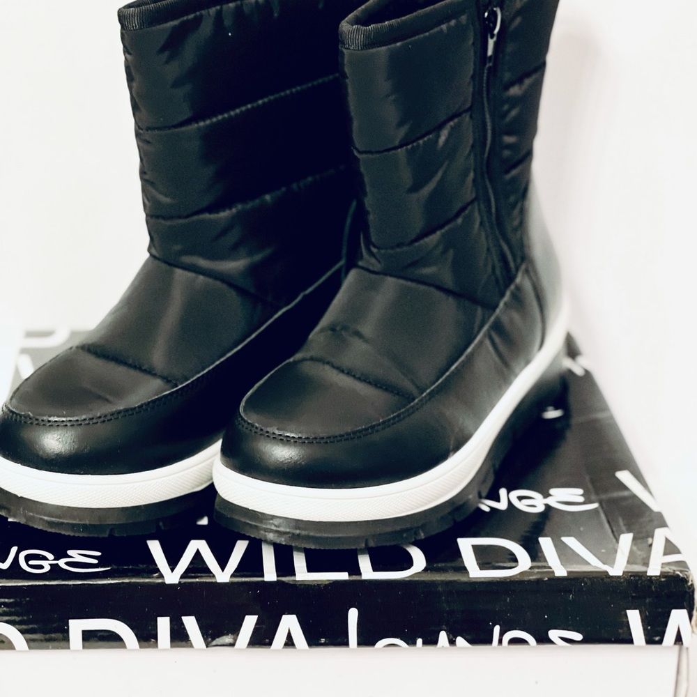 - **brand New** Wild Diva Puffer OLAF Boots